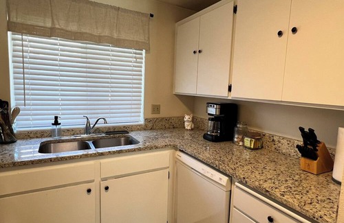 Monmouth Apartamento | Charming, walkable triplex - no cleaning fee!