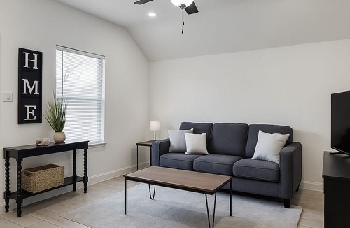 Southeast Houston Casa | Spacious 3bd 2bth Near Airport/Medical center/downtown!