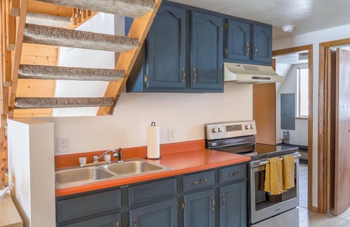 Kremmling Cabina | Peaceful A-Frame Cabin - Great Views with Hot Tub