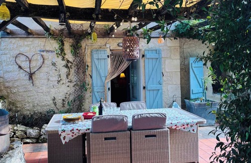Caylus Cabaña | 2 Bedroom Cottage - Sleeps 6 - Pool - Garden