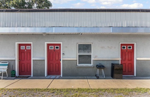 Paola Apartamento | Studio Apartment Charming Kansas Hideaway Near Downtown w/Parking