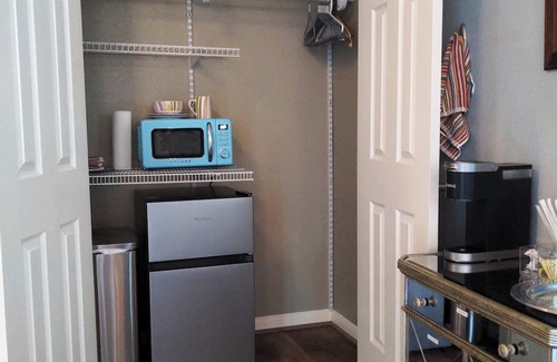 Sugar Land Apartamento | Charming Cozy studio in Sugar Land TX with AC, small pets ok.