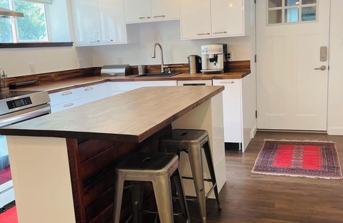 Nelson Casa | Kidds Cottage Nelson, A fully furnished suite with everything. Just bring gear.