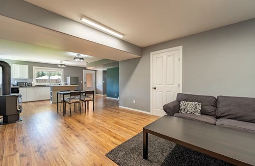 Creston Casa | Cozy Suite Right In Town!