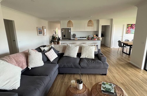Kelso Casa | Marsden Estate Home. 10 minutes from Mount Panorama