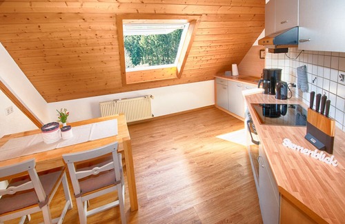 Haslachsimonswald Apartamento | Holiday Apartment 'Sternenblick, 61 sqm' with Shared Terrace, Shared Garden and Wi-Fi