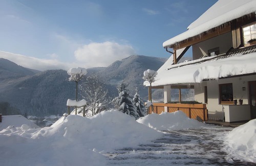 Haslachsimonswald Apartamento | Holiday Apartment 'Sternenblick, 61 sqm' with Shared Terrace, Shared Garden and Wi-Fi