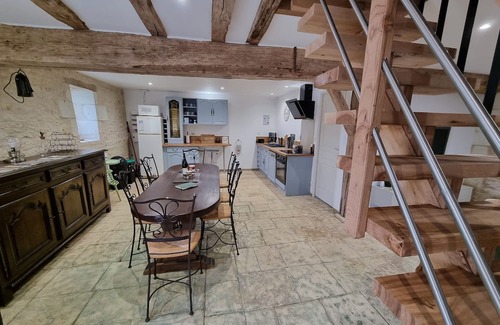Mazeuil Casa | 8-person gite with swimming pool and pétanque court, 25 minutes from Futuroscope.