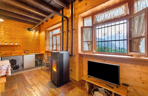 Montjovet Casa | Holiday Home La vieille école