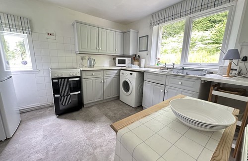 Tarbert Cabaña | Cosy, Secluded Detached Stone Cottage, Loch Views