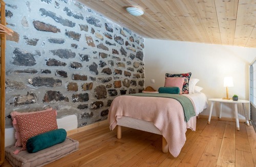 Saint-Pons Cama Y Desayuno | Guest Room 'La Bergerie' with Mountain View, Shared Pool and Wi-Fi