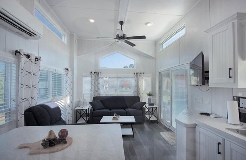 Hamilton Cabina | Tiny Home with AC in charming Hamilton