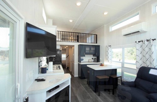 Hamilton Cabina | Tiny Home with AC in charming Hamilton