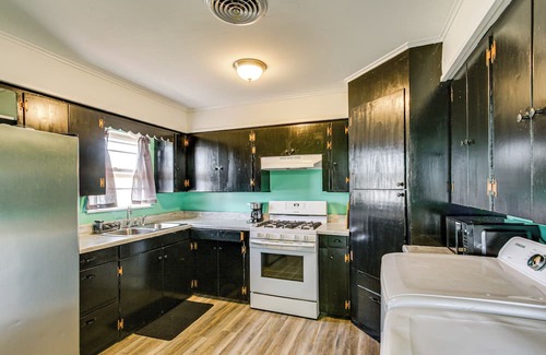 Borger Casa | 2 Mi to Phillips 66 Refinery: Home w/Yard