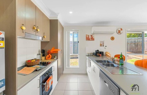 Pimpama Apartamento | Spacious Oasis in Pimpama
