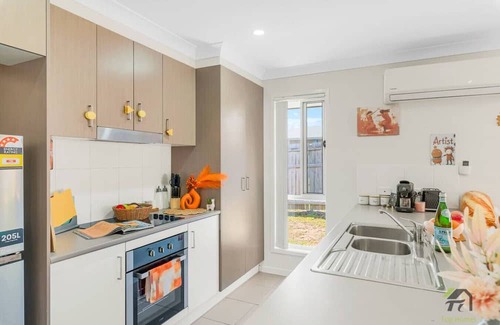 Pimpama Apartamento | Spacious Oasis in Pimpama
