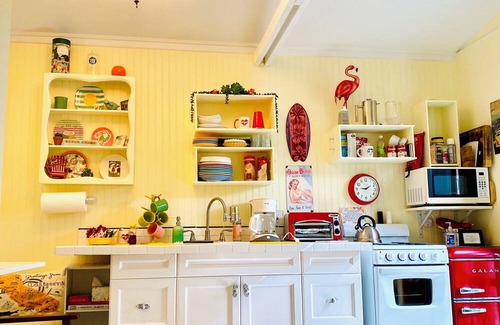 North Park Cabaña | Adorable Private Tiny House for Two~ Heart of North Park~San Diego.Safe & Clean.