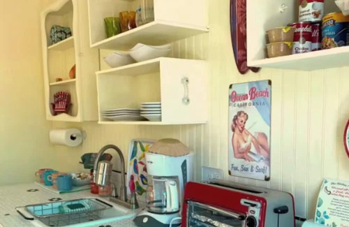 North Park Cabaña | Adorable Private Tiny House for Two~ Heart of North Park~San Diego.Safe & Clean.
