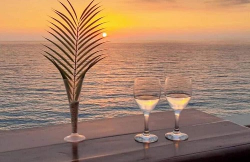 Aamchit Apartamento | Silvia's romantic Byblos beachfront Duplex