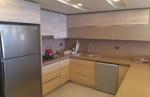 Kfardebian Apartamento | Stylish beach duplex with seaview, 24h electicity