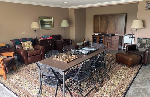 Springfield Casa | Luxurious, modern 6BR home on 436 acres, stunning views, hiking, near skiing