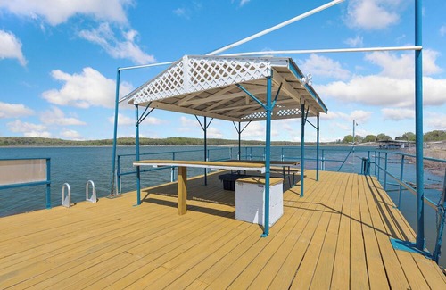 Diamond City Cabina | Cabin 2-2bed/1bath with beautiful views of Bull Shoals Lake.