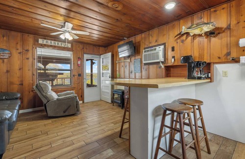 Diamond City Cabina | Cabin 2-2bed/1bath with beautiful views of Bull Shoals Lake.