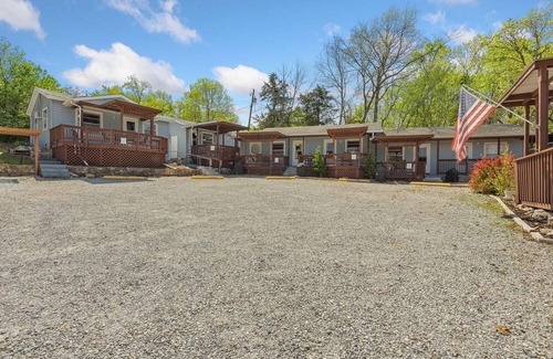 Diamond City Cabina | Cabin 3- 1bd/1bath with beautiful views of Bull Shoals Lake.