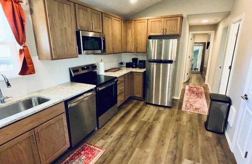 Hazel Dell Casa | Tranquil Colorful Comfort, 3-bedroom house with AC in Vancouver