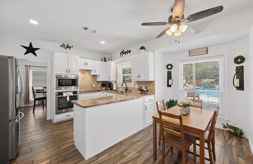 Shady Hollow Casa | Austin's Hill Country Escape & Retreat – Private Oasis With Pool & Spa on Acre+