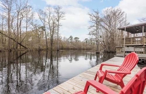 Willard Apartamento | Relaxing Black River- Riverfront Retreat