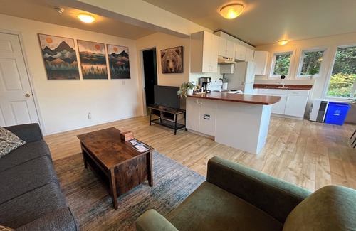 Balfour Casa | Full Suite | Lake View | Forest Retreat | Full Kitchen | Laundry