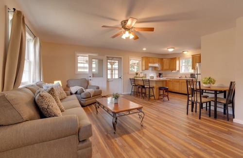 Montrose Casa | 9 Mi to Effingham: Pet-Friendly Rural Escape