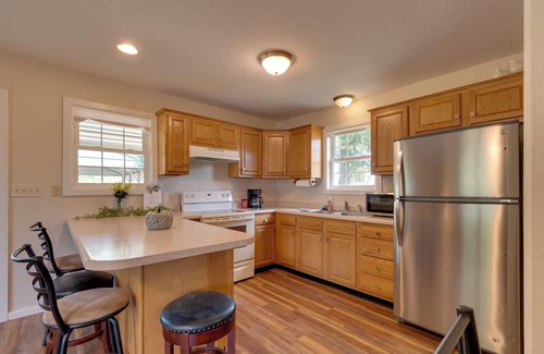 Montrose Casa | 9 Mi to Effingham: Pet-Friendly Rural Escape