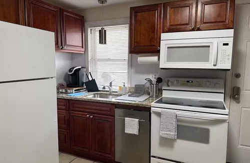 Central Falls Apartamento | 22 Walnut!