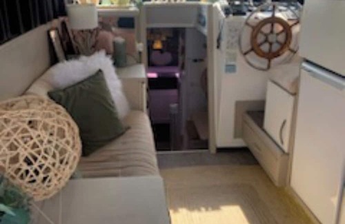 Port Alquiler De Eote | Le Carpe Diem Year-round heated boat Close to beach and shops