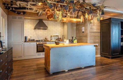 Marstrand Apartamento | Cool 2-bedroom apartment in Marstrand with patio just by the quay and seaview