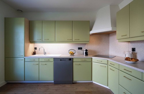 Mareuil-sur-Ay Casa | House with enclosed canal-side garden. Pets welcome!