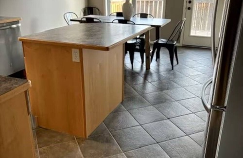 Lethbridge Casa | Harper House-Home away from home in Lethbridge
