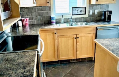 Lethbridge Casa | Harper House-Home away from home in Lethbridge
