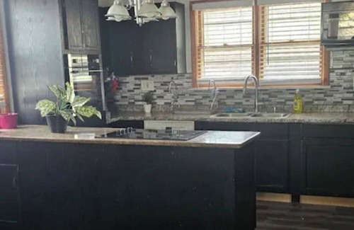 South Chicago Heights Apartamento | Charming and a Cozy 2-bedroom apartment in South Chicago Heights with AC