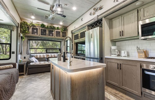 Pierson Casa | Peaceful caravan with AC in charming Pierson