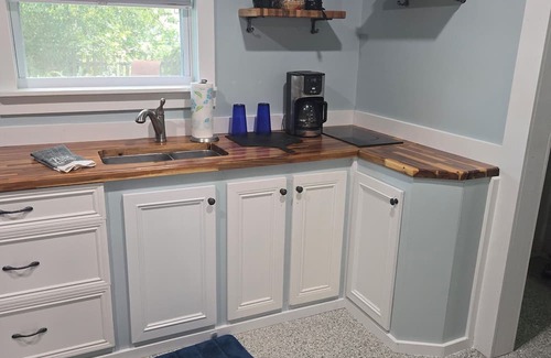 Palm City Cabaña | Charming 1-bedroom cottage in fabulous Stuart with AC, close to water, downtown