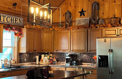 Abbot Cabina | Relaxing in the peaceful woods of Northern Maine is the goal here at the Lodge