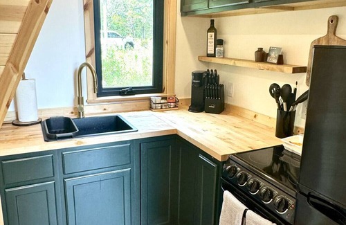 Ironton Apartamento | The Tiegen Rae: cozy mountain cabin with huge views