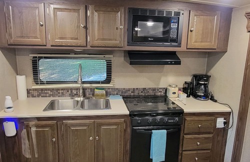 Battletown Casa | Cozy RV on the river.