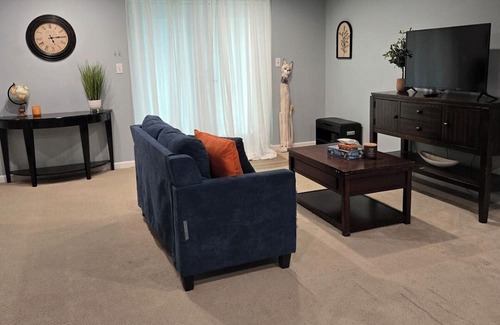 Lake Arbor Apartamento | Well Located, Well Loved