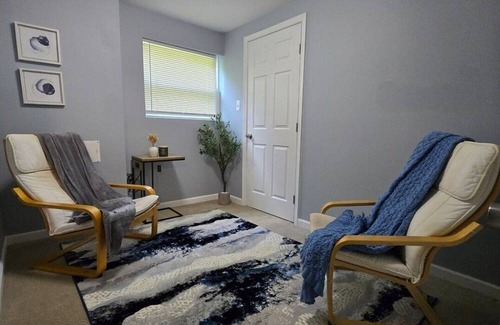 Lake Arbor Apartamento | Well Located, Well Loved