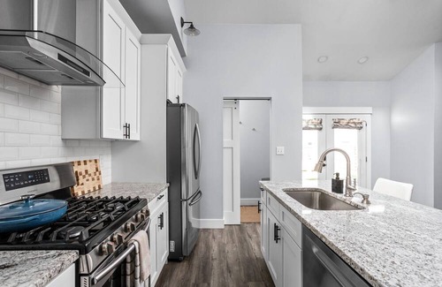 Fountain Square Hotel | Modern Fountain Square 3 BR, Firepit & Gaming Garage - only 10 min to City!