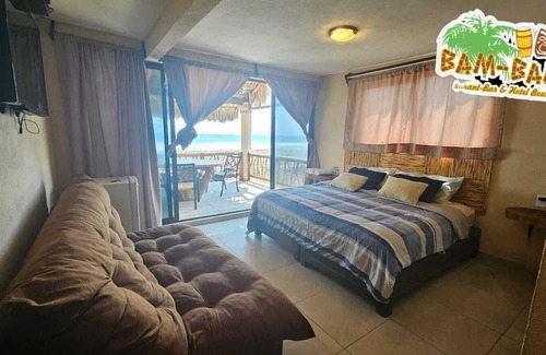 Área del bulevar Barra Vieja Hotel | Oasis Suite with Ocean View Breakfast Included. AcapulcoDiamante a